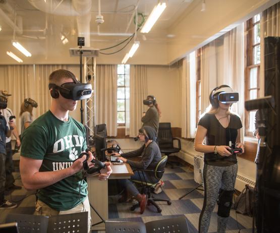 Ohio University students play VR video games