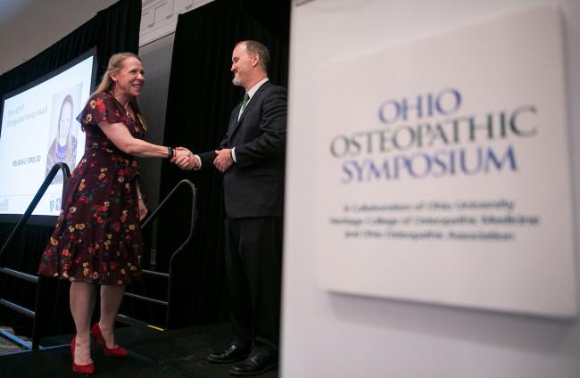 Melinda Ford, DO, receives award at OOS