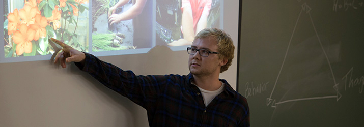 Evan Apt ’15 describes his internship at a Plant Biology symposium.