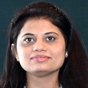 Sara Anwar, portrait