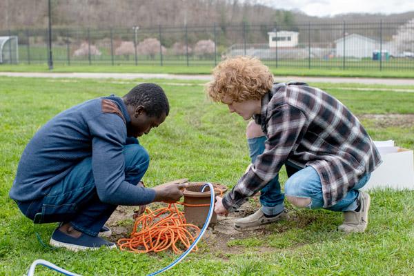 Undergraduate students work on campus with Dr. Eung Lee