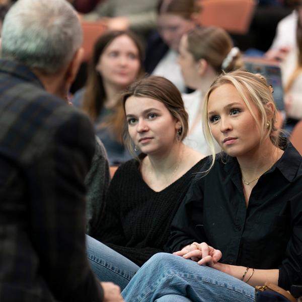 Alumnus David Rudolf connects with the audience at Pre-Law Day keynote.