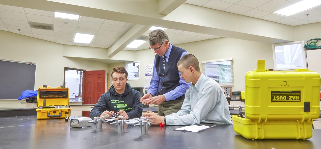 SPH Students in Lab with their professor