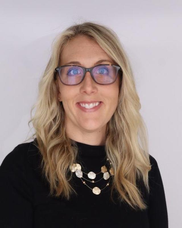 Headshot of Lindsay Seitz