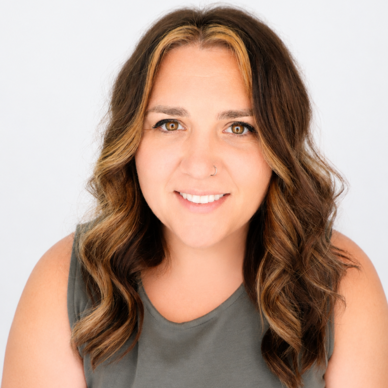 A white woman in her 30s, brown hair, brown eyes. 