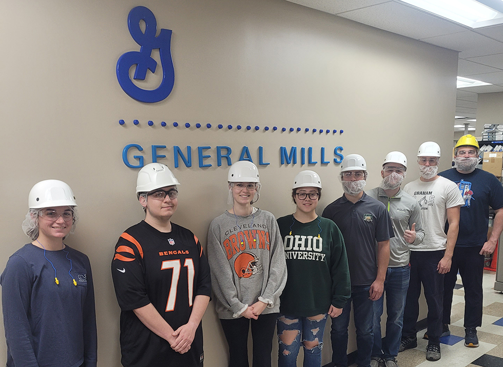 Advanced manufacturing students at General Mills