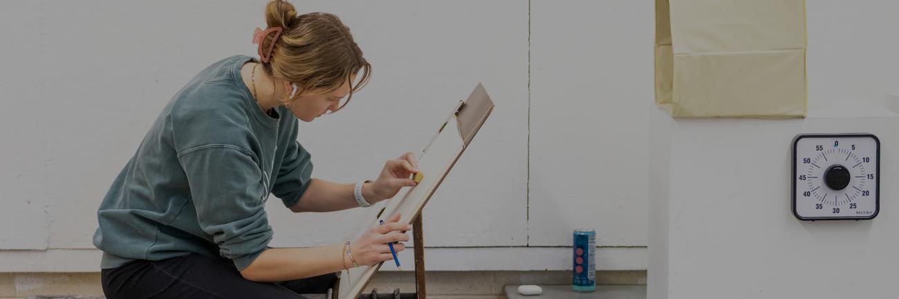 An Ohio University student in drawing class