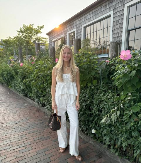 Molly Barnard_Headshot