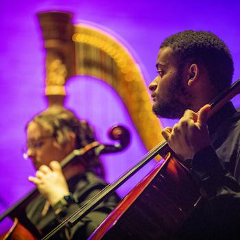 Ohio University orchestra plays with the Indigo Girls