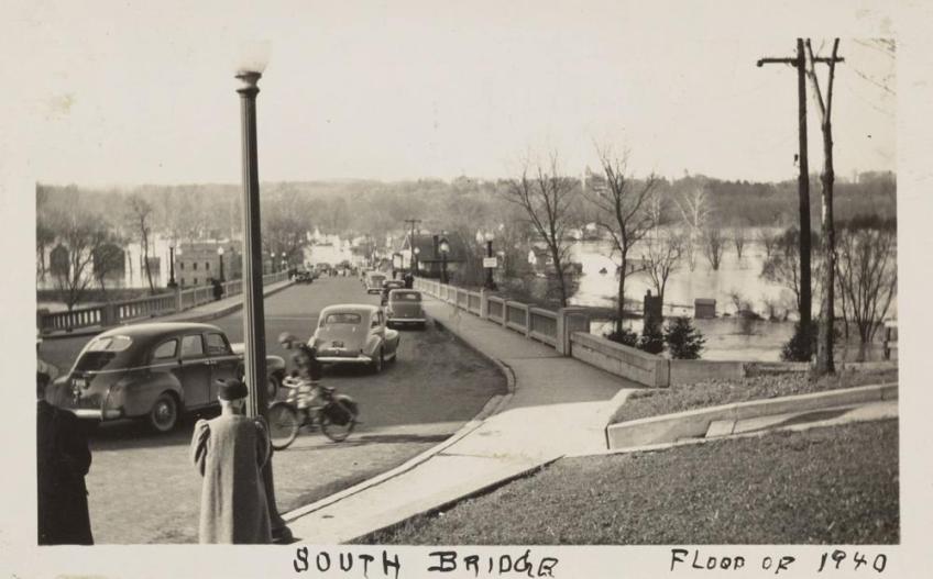 A photograph of the Richland Avenue South Bridge during the flood of 1940