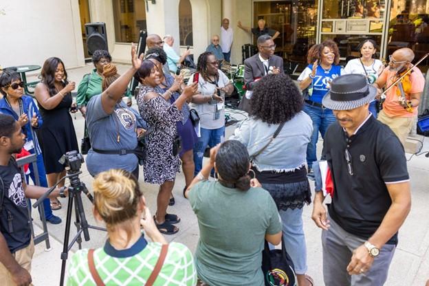 Group of alumni gather to sing