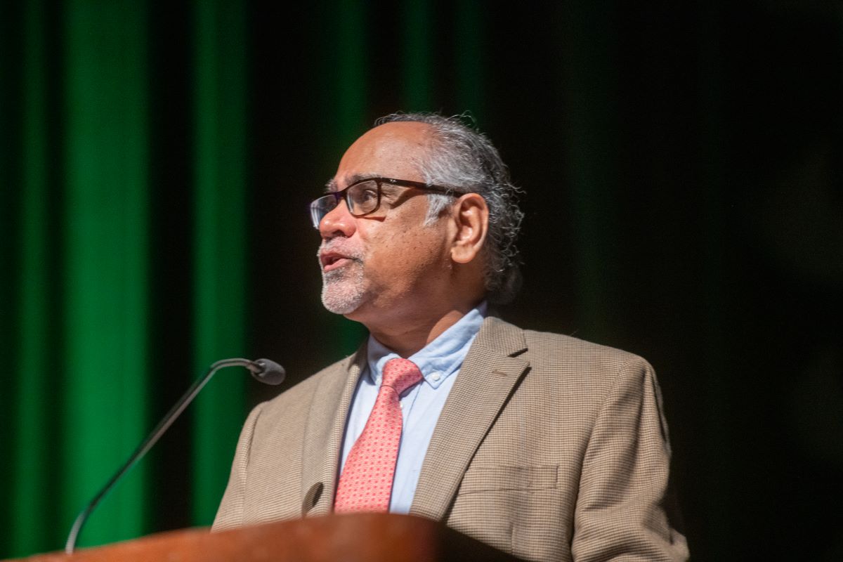 Nagesh Rao speaks at the Heritage College Awards Ceremony
