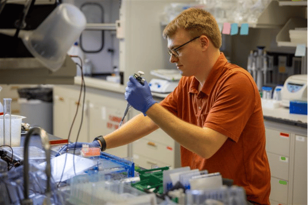 Student working in research laboratory