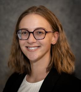 Samantha Metzger Headshot Photo