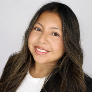 Photo of Lia Tawes