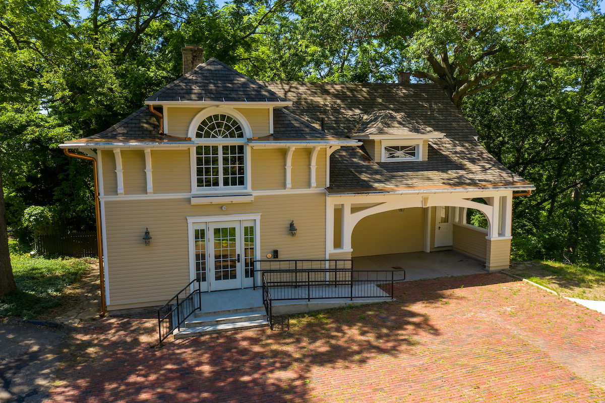 Photo of the 29 Park Place Carriage House, located on South Green