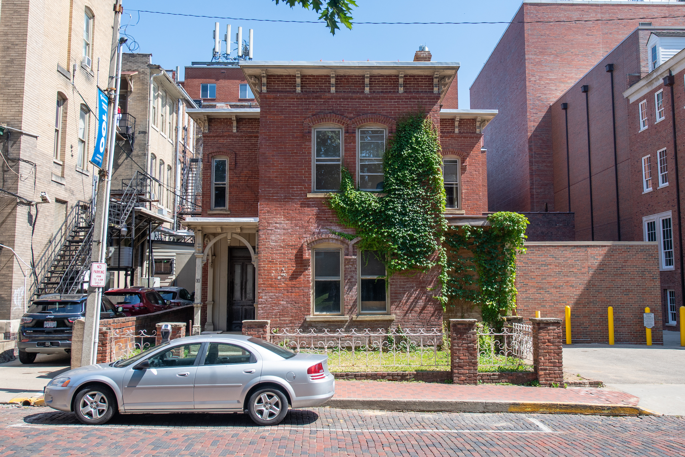 Photo of the front of Pilcher House at Ohio University