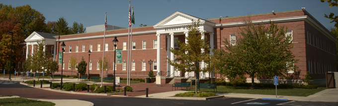 A brick buildings with white trim and columns