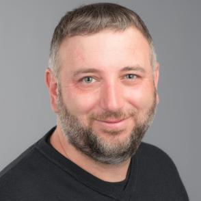 Drew Holzaepfel headshot