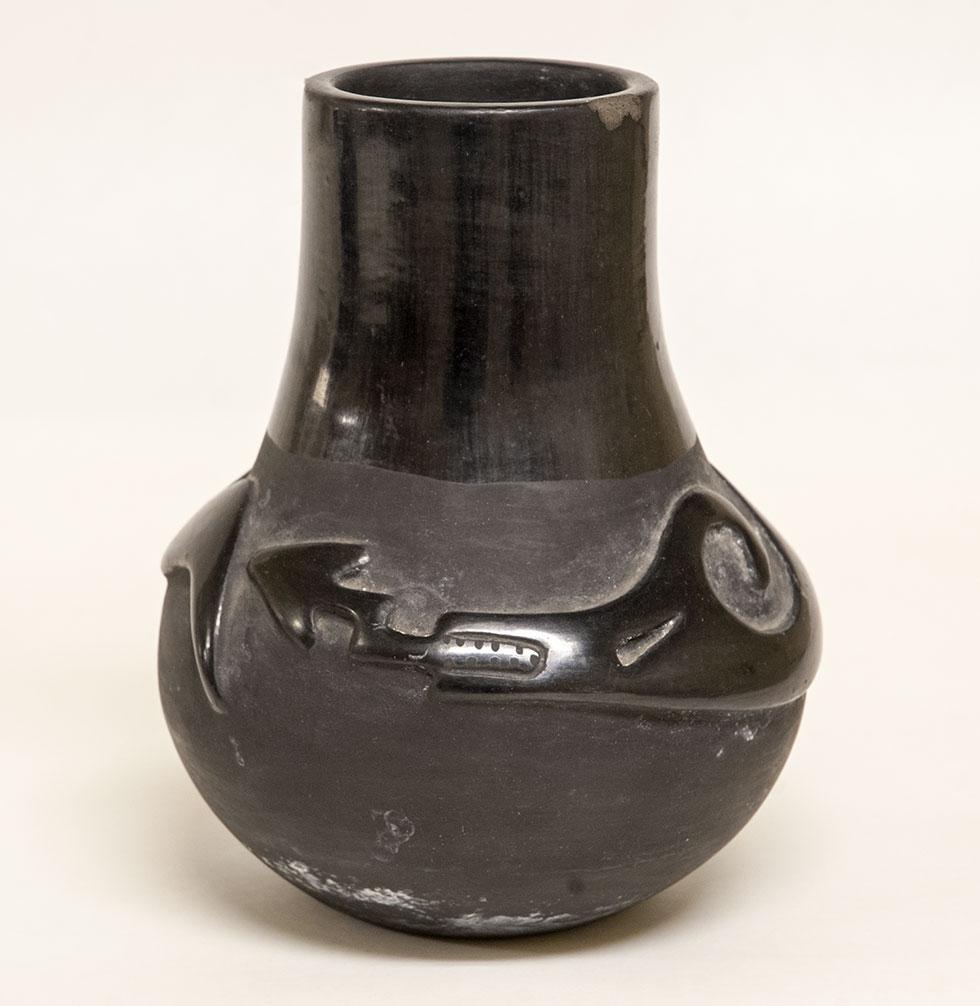 Vase, n.d., Tony and Juanita Pena, San Ildefonso Pueblo, NM, earthenware, 7 in. x 5.25 in. dia. (17.8cm x 13.3cm dia.), 2007.49.12. Gift of Dr. Gifford B. Doxsee.