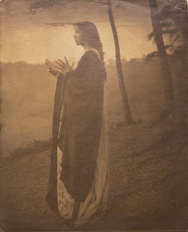 The Watcher, 1906, Clarence H. White, platinum print, 10 x 8 in. (25.4 x 20.3 cm) 78.023.i4. Gift of Clarence H. White Jr.