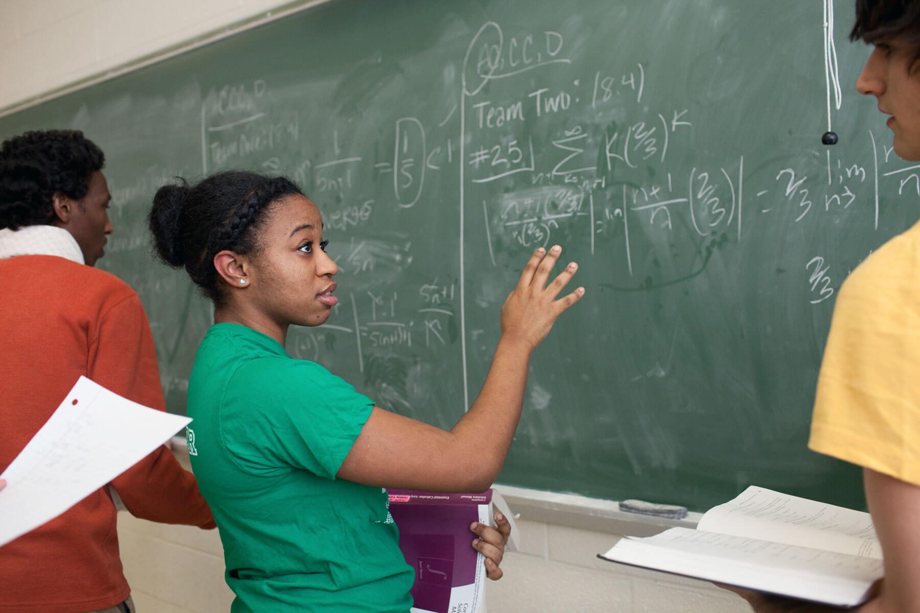 Christina Myles teaches a supplemental instruction course in Morton Hall