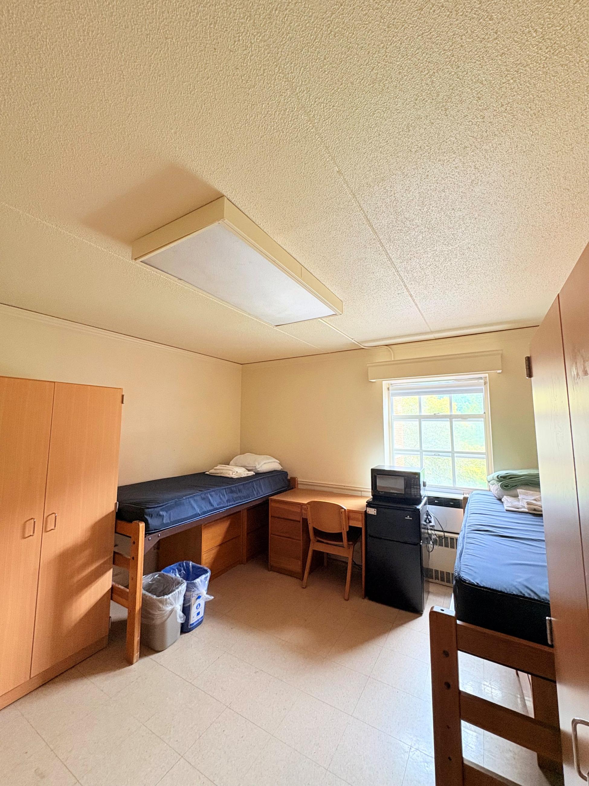 double room in a mod with linens