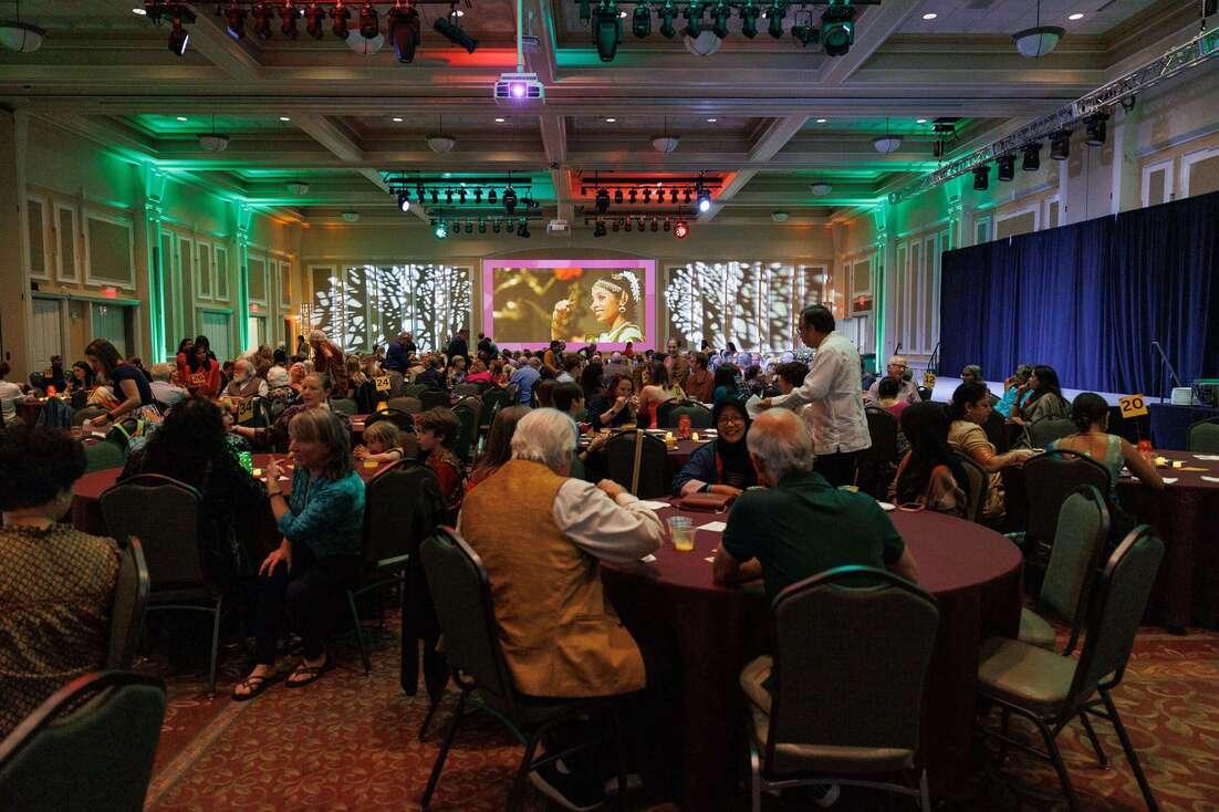Wide angle showing the huge crowd all sitting for the Friends of India dinner