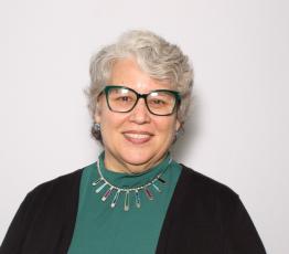 headshot of Elizabeth Guarino