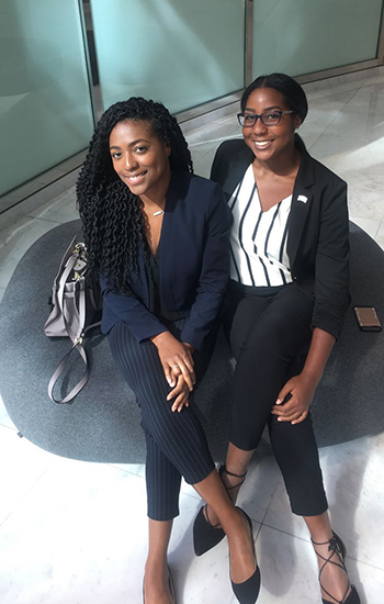 Sierra Smith, BBA ’20, and Davawnna Clark, BBA, BSM ’20, pose for a photo during the Select Leaders trip to Chicago.