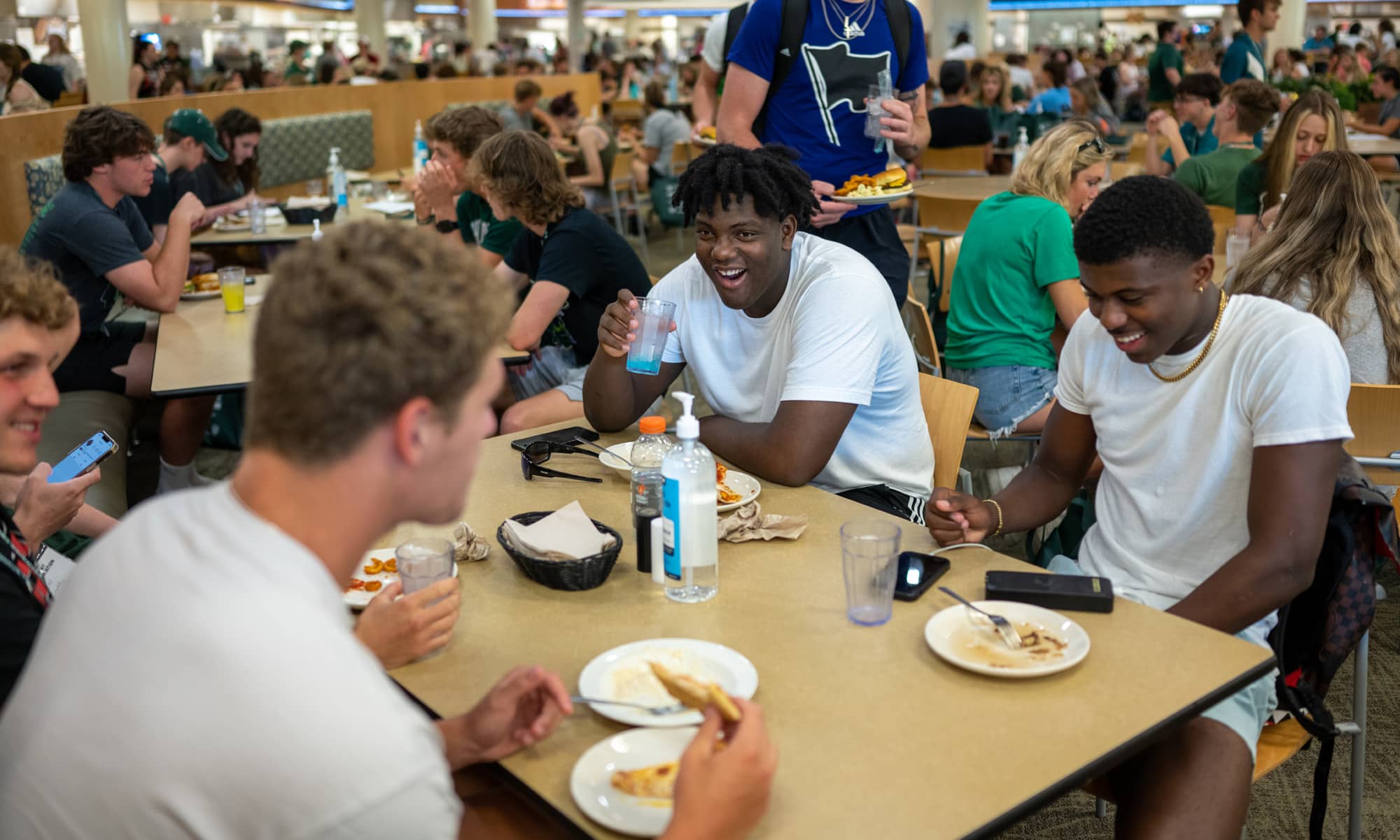 New students enjoy a meal at Nelson Dining Hall.
