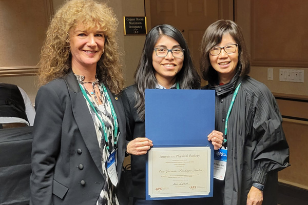 Eva Yazmin Santiago Santos (center) with APS scholars Christine Darve and Young-Kee Kim