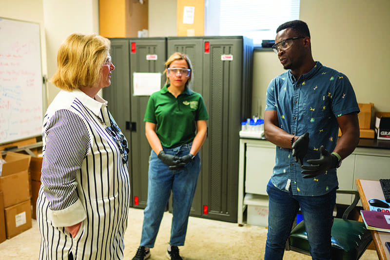 Dr. Gonzalez speaks with students in an Institute for Sustainable Energy and the Environment lab in the Russ College of Engineering and Technology.
