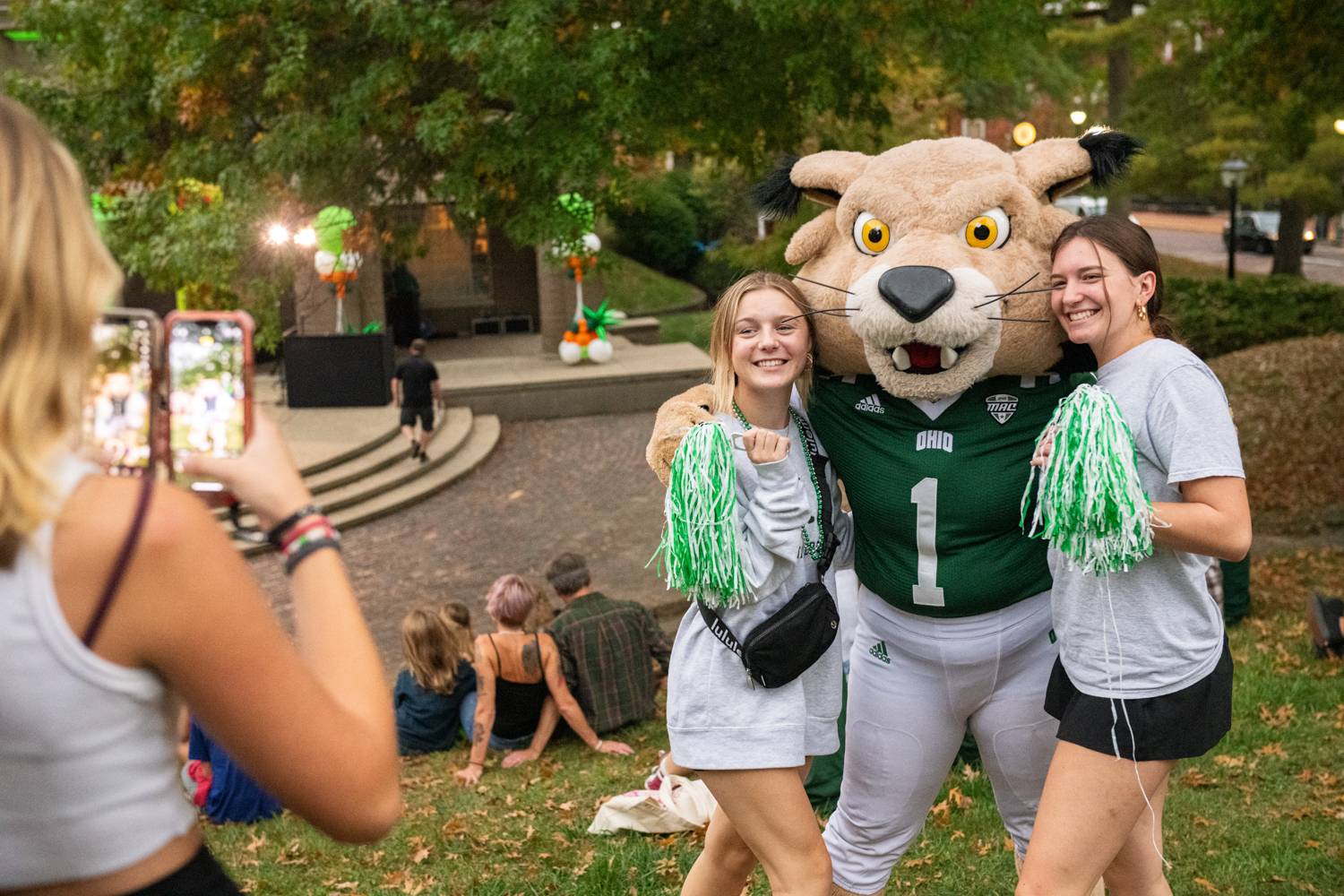 Students pose for a photo with Rufus at the Yell Like Hell pep rally.