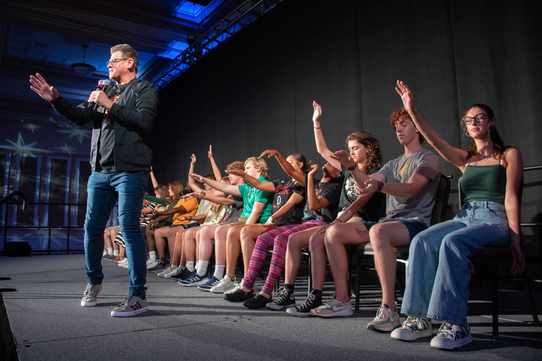 A hypnotist performs at Baker Center for Welcome Week