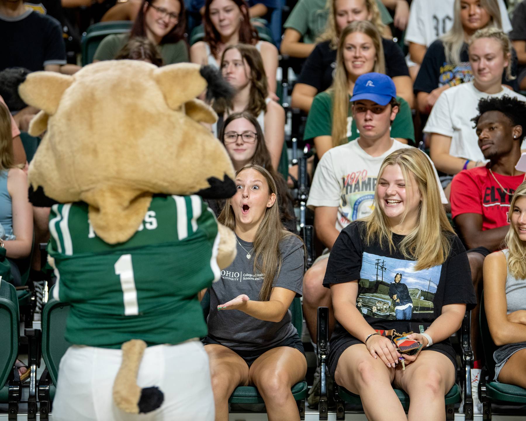 A student reacts to Rufus at the First-Year Student Convocation