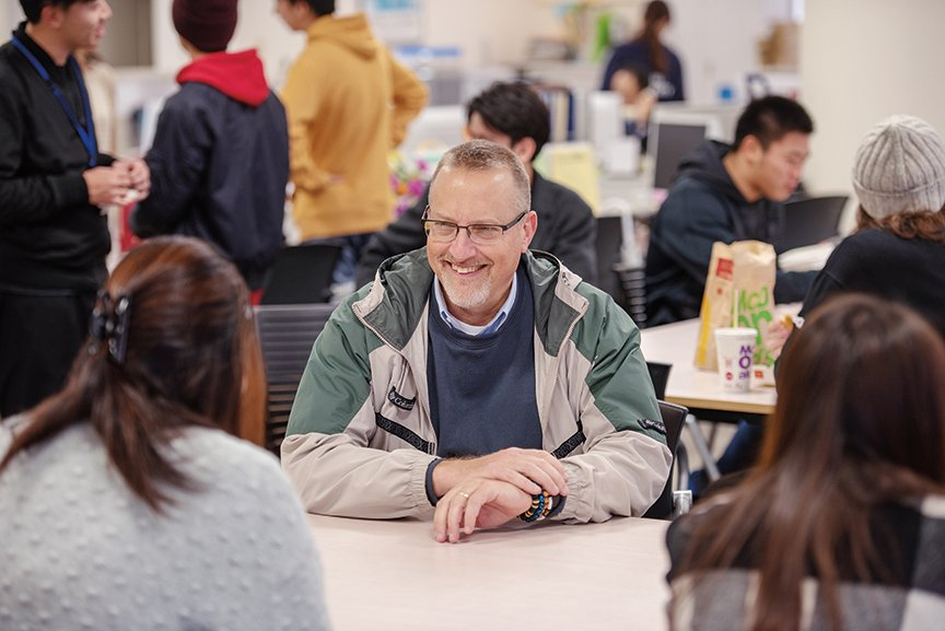 Chris Thompson at one of Chubu’s Thursday “Conversation Table” events.