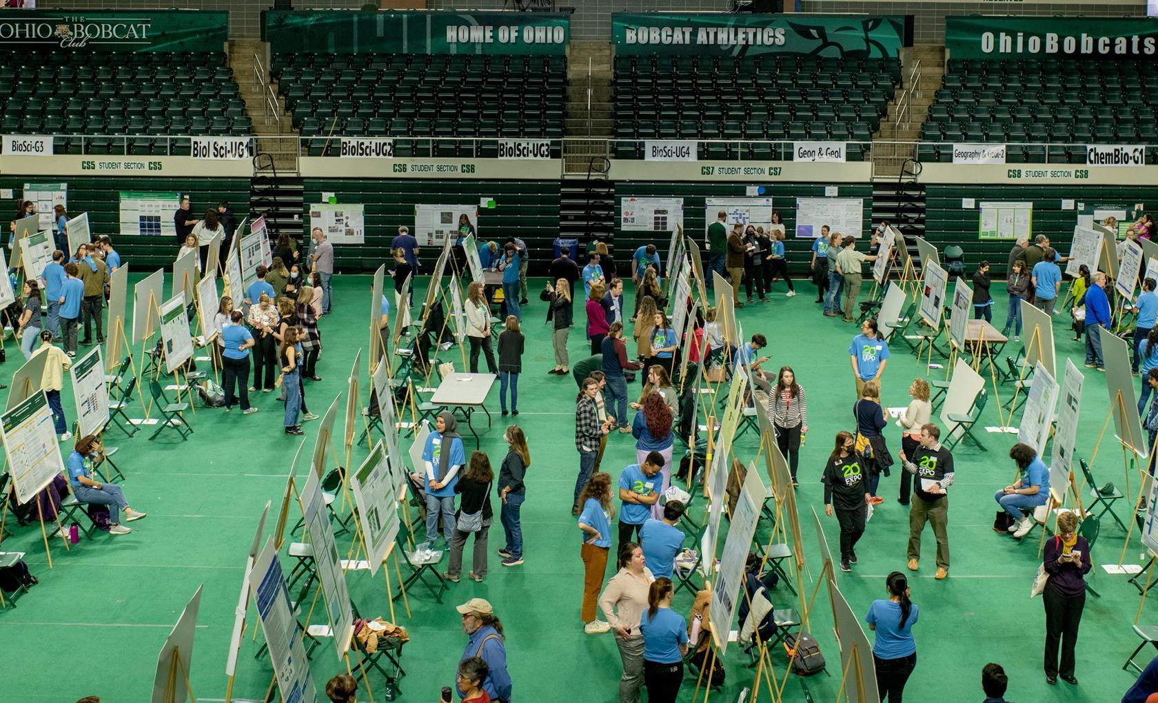 Students at the OHIO Expo