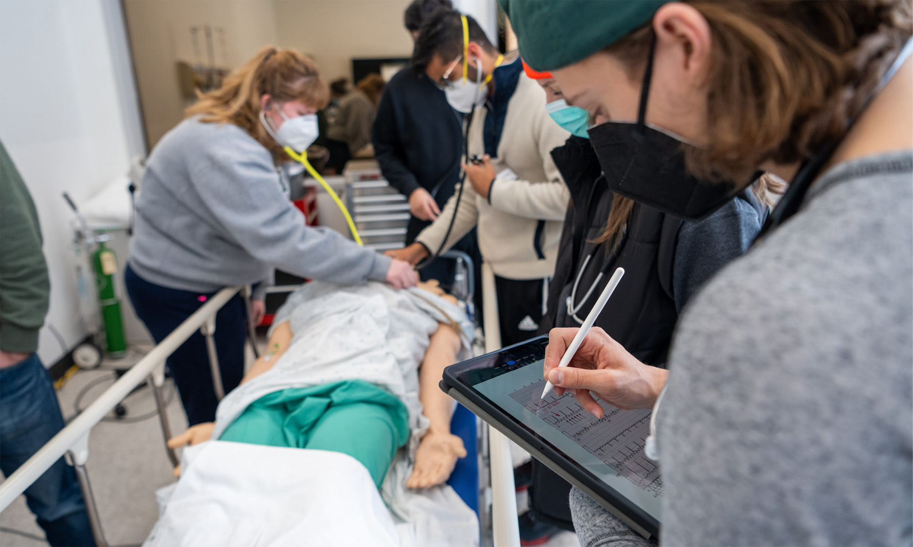 Ohio University Heritage College of Osteopathic Medicine students practice clinical skills in one of the labs inside Heritage Hall. Photo by Ben Wirtz Siegel, BSVC ’02