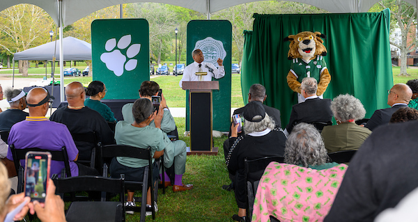President McDavis speaks to the crowd while standing next to Rufus at the dedication ceremony
