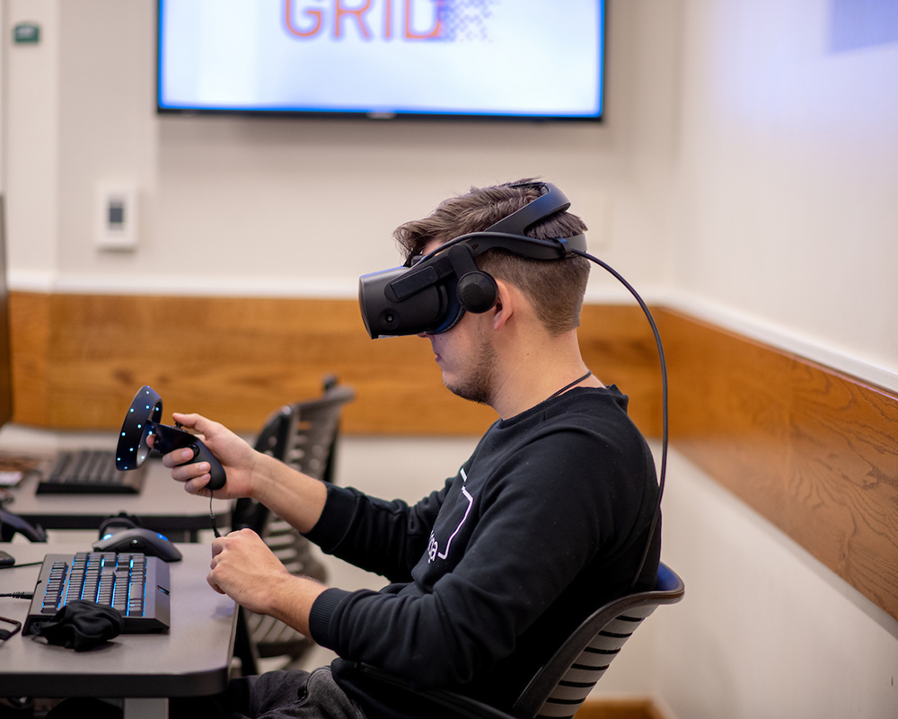An OHIO student works on a Virtual Reality project at the GRID Lab.