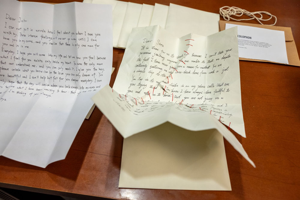 Two love letters on a tabel.