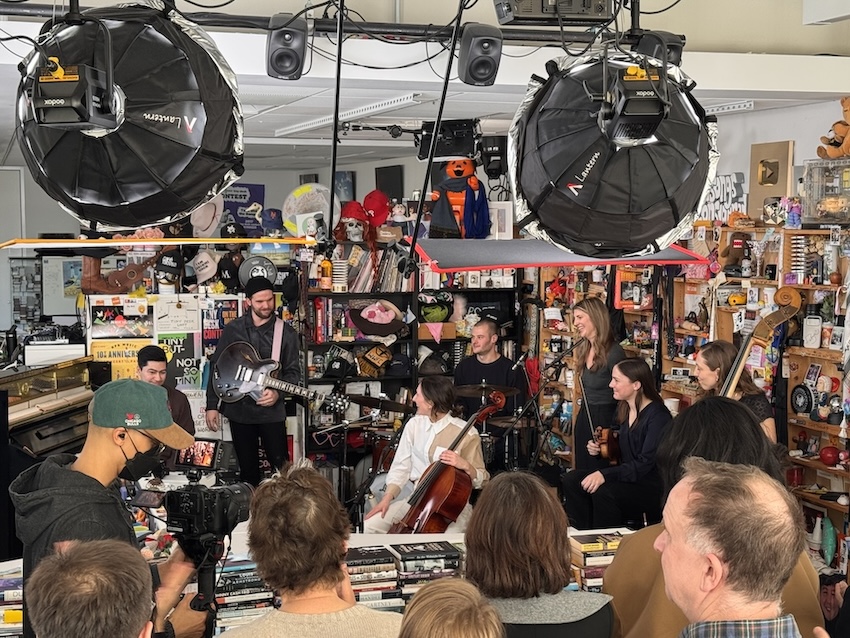 Tiny desk performance of Ollella