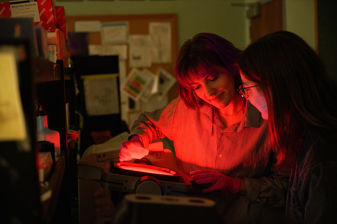 Recent Ohio University alumnae Cat Gavin, left, and Lara Fogwell, right, design their experiment in a laboratory setting.