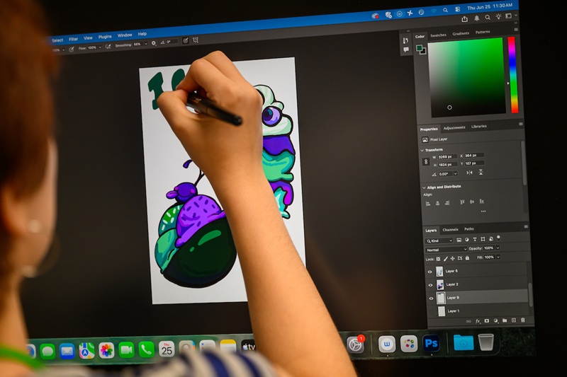 A participant at the workshop works on an animation project on a computer screen.