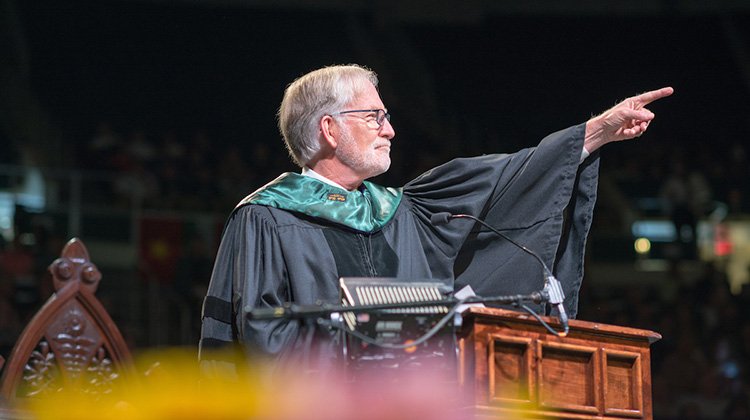Alumnus David Crane, BGS ’72, MA ’73, addresses those attending Ohio University’s 2017 Graduate Commencement ceremony during which he was presented an honorary doctorate degree.