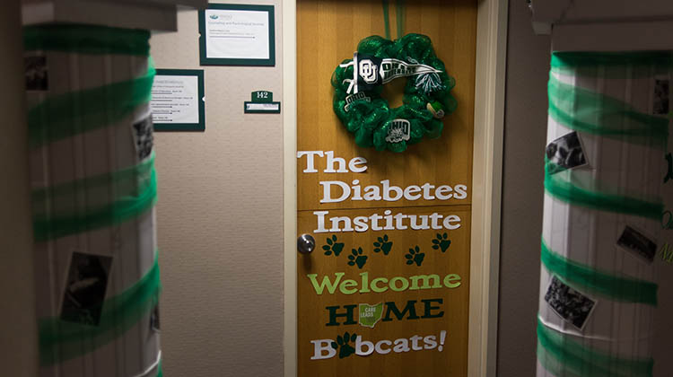 For its Paint the Town Green display, OHIO’s Diabetes Institute welcomes Bobcats home with large white columns featuring historic Ohio University photos.
