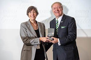 Ohio University President M. Duane Nellis presents a Keystroke Catalyst Award to Professor Katherine Jellison, for having the highest number of media placements in 2017 amongst all OHIO faculty, at this year’s Faculty Newsmakers Gala.