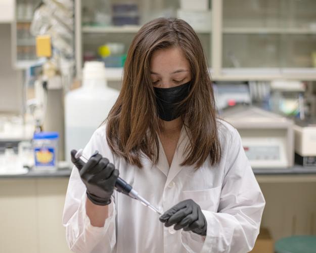 Nicole Hess working in the lab