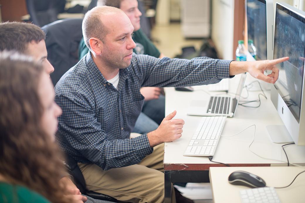 Ryan Fogt works with meteorology students.